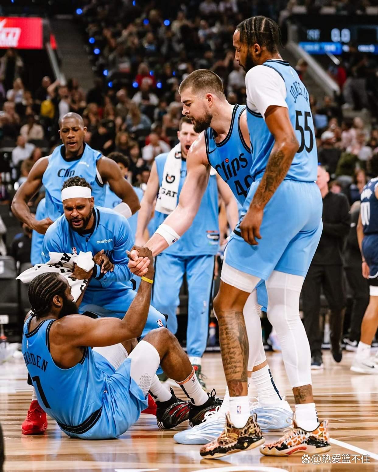 爱游戏体育-包含欧冠倒计时，洛杉矶快船关键时刻调整名单，细节引发关注，话题不断，身体对抗强度拉满的词条