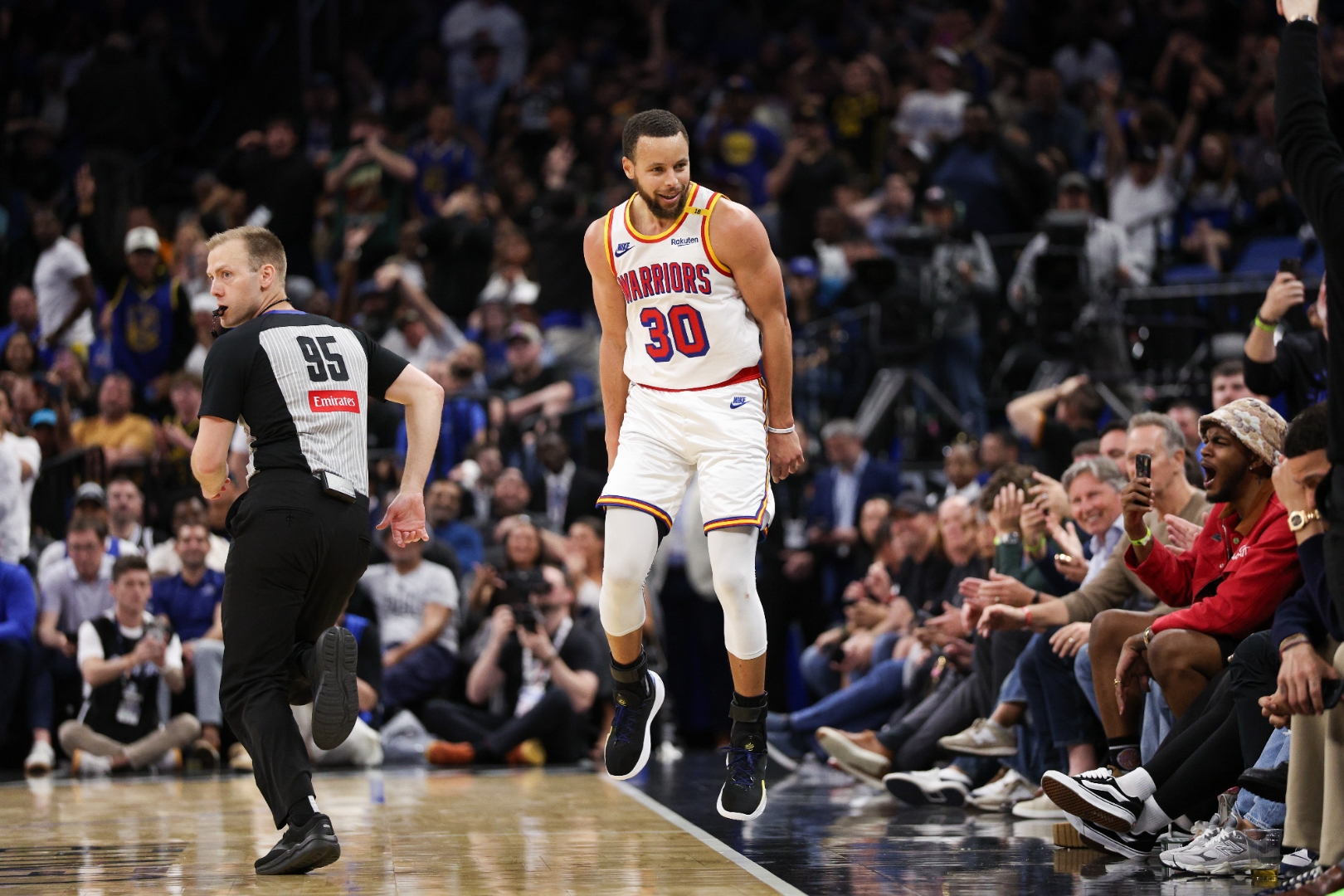 爱游戏-西亚卡姆巅峰对决，詹姆斯与70激战老鹰分钟，出色防守胜负难料！的简单介绍