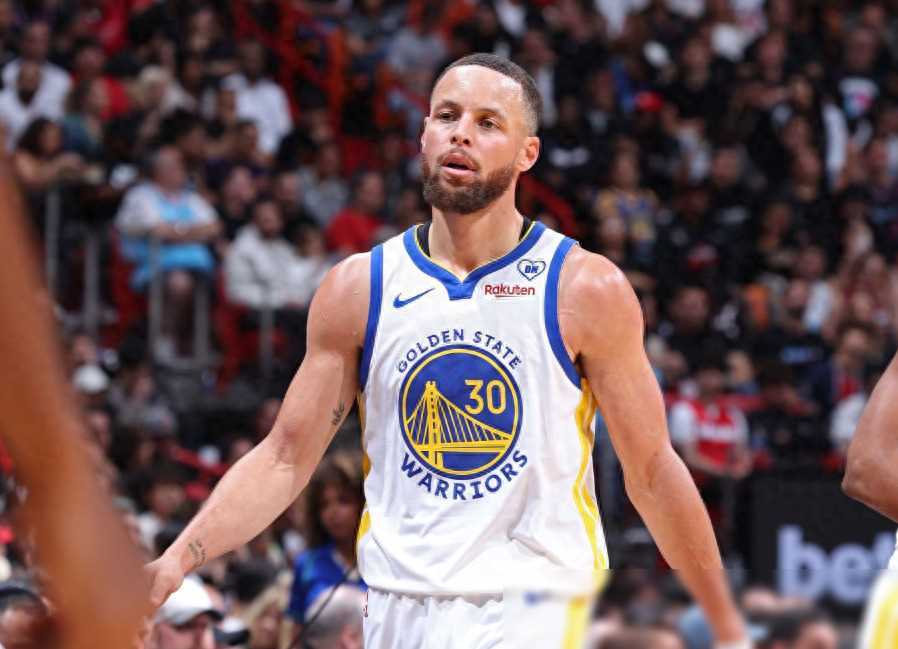 爱游戏体育-库里关键节点高光表现，法国队带队取胜！的简单介绍