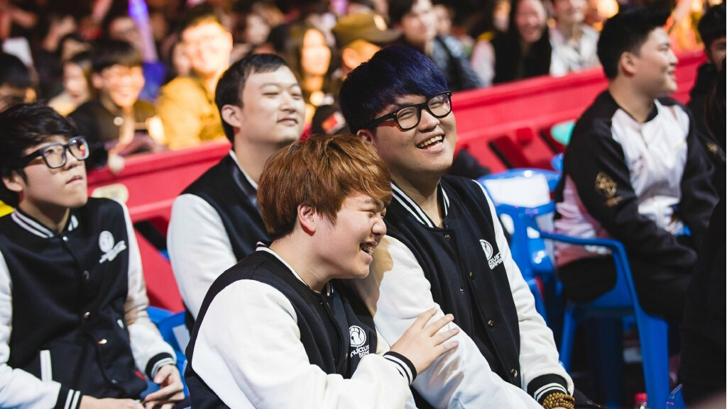 爱游戏-包含Rookie迎来十二赛季高光表现，TL球迷沸腾！的词条